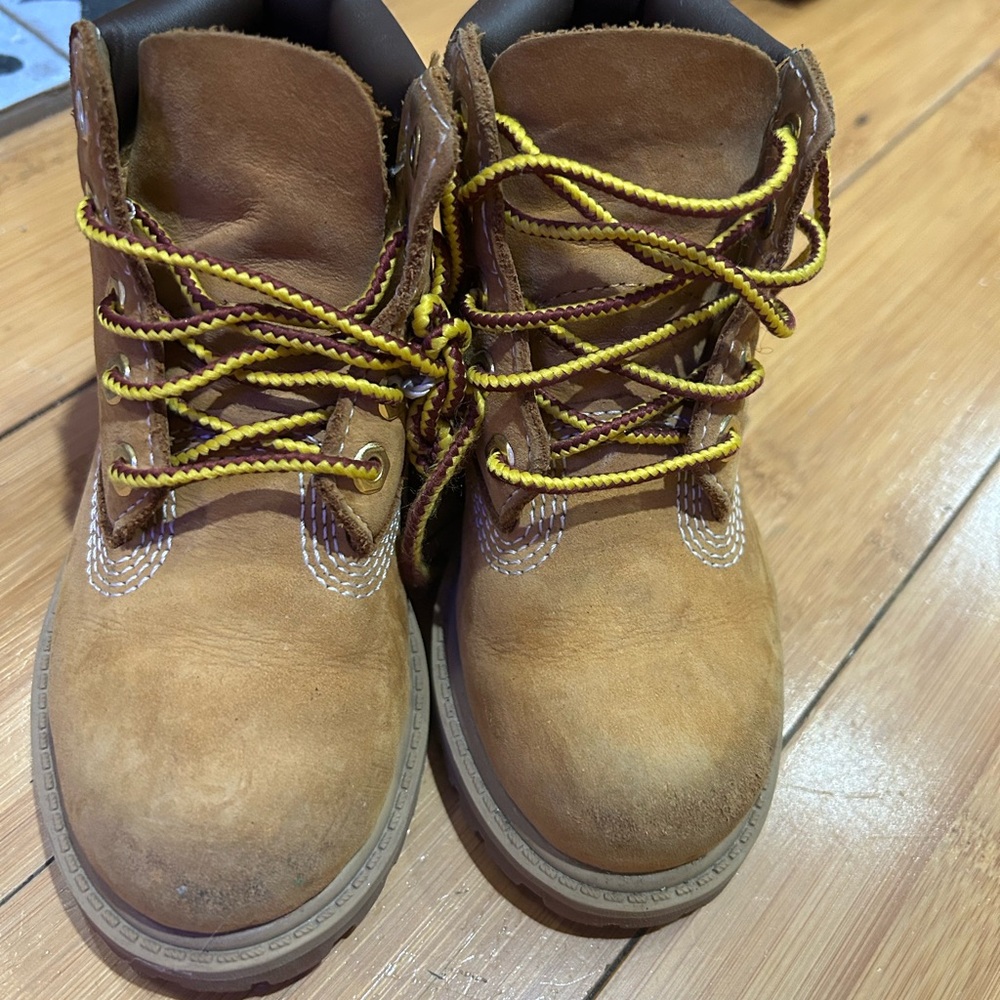 Timberland Used Leather Boots with Yellow Laces